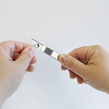 The NT Cutter PRO AD-2P, displaying its compatibility with different blade types for versatile cutting needs.